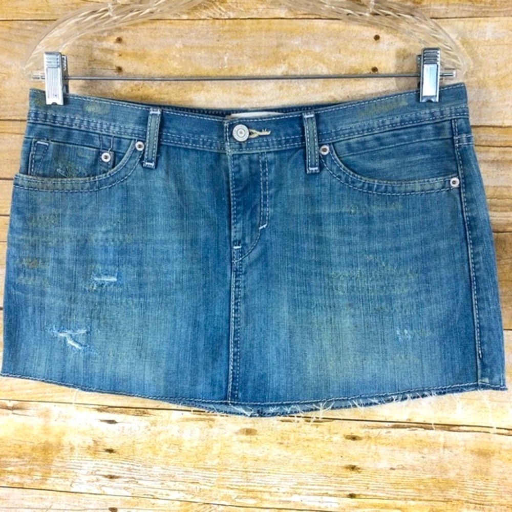Levi’s Cut off Light Wash Denim Jean Miniskirt Skirt Size 28